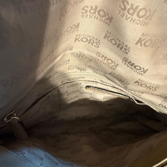 Michael Kors Bedford Leather Shoulder Bag - Picture 8 of 10